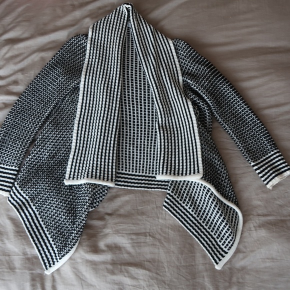 Black and White Pattered Cardigan - Picture 2 of 2